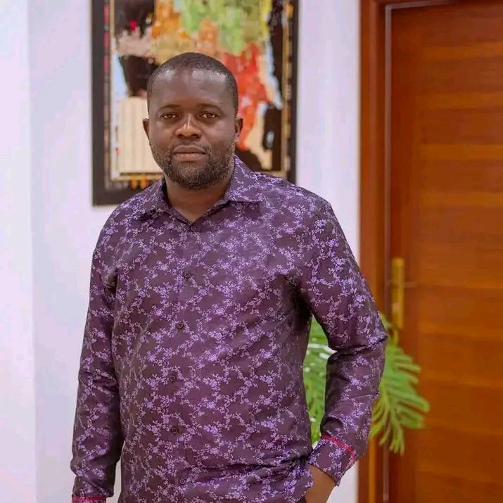ACTUDIRECTDRC12's tweet photo. Coe journaliste,félicitons le triple Dg @hervemulumba pr avoir se donner à la visibilité des travaux du gouv @daniel_bumba_01 ,car ce dernier travaille bcp et c'est la communication qui posait problème, aujourd tout est claire à partir des efforts de la com. @fatshi13 👌 https://t.co/1I0X5zw9Ez