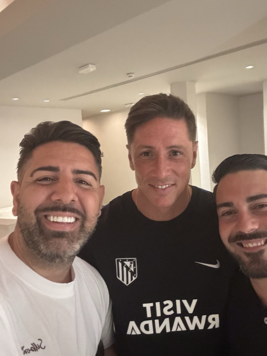 DimeloMay's tweet photo. La conseguí! @Torres eres muy grande! Gracias por tu amabilidad y simpat��a, ahora se porque eres un gigante del mundo del fútbol. ❤️🫶🏽 https://t.co/AZgZkt1Eyu