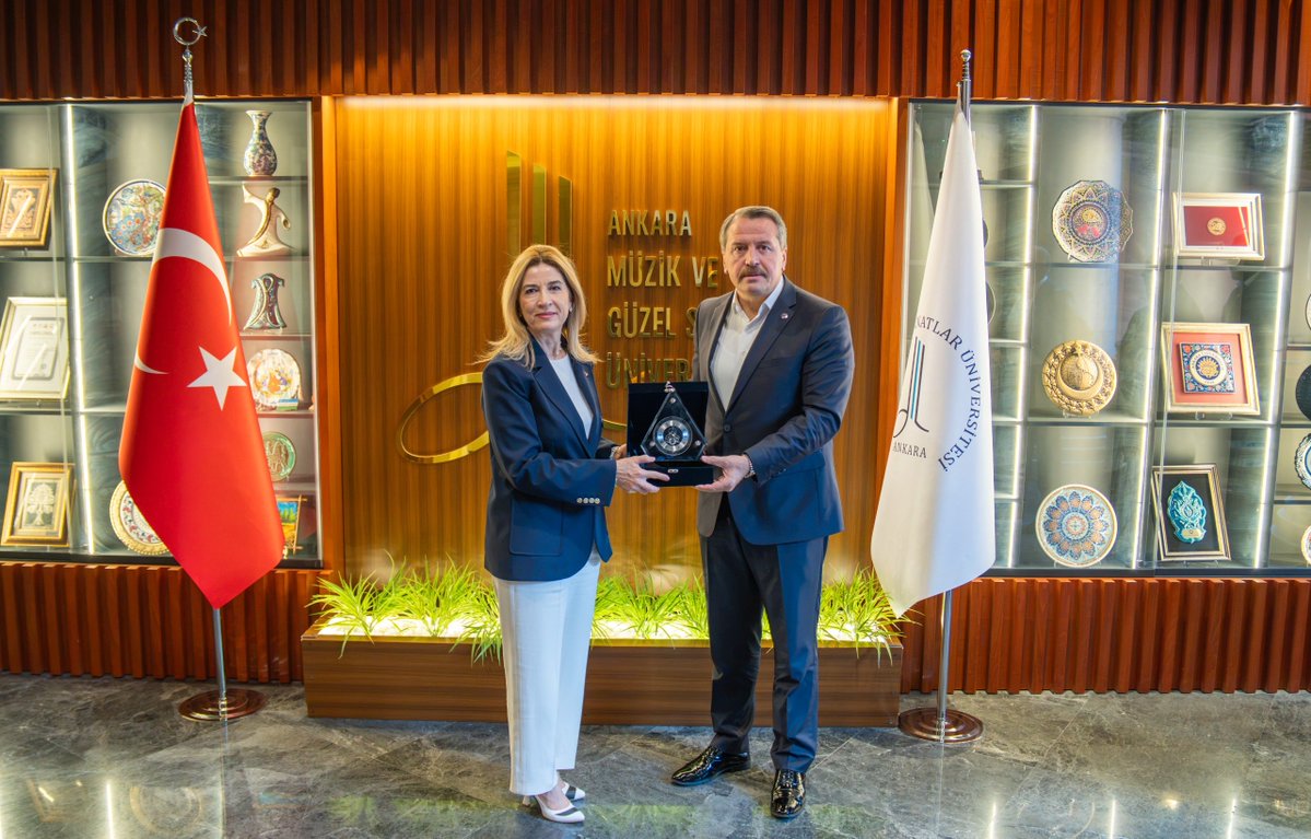 EgitimBirSen's tweet photo. Genel Başkanımız Ali Yalçın, Ankara Müzik ve Güzel Sanatlar Üniversitesi Rektörü Prof. Dr. Gülçin Yahya Kaçar’a "hayırlı olsun" ziyaretinde bulunarak yeni görevinde başarılar diledi.

Ziyarette, Genel Sekreterimiz Talat Yavuz da yer aldı.

@mguedutr https://t.co/DFtvVDPzRE