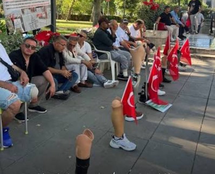 ZaferArapkirli's tweet photo. BİR R.O.K. DEĞİLLER TABİİ!.. https://t.co/350tqhBohV
