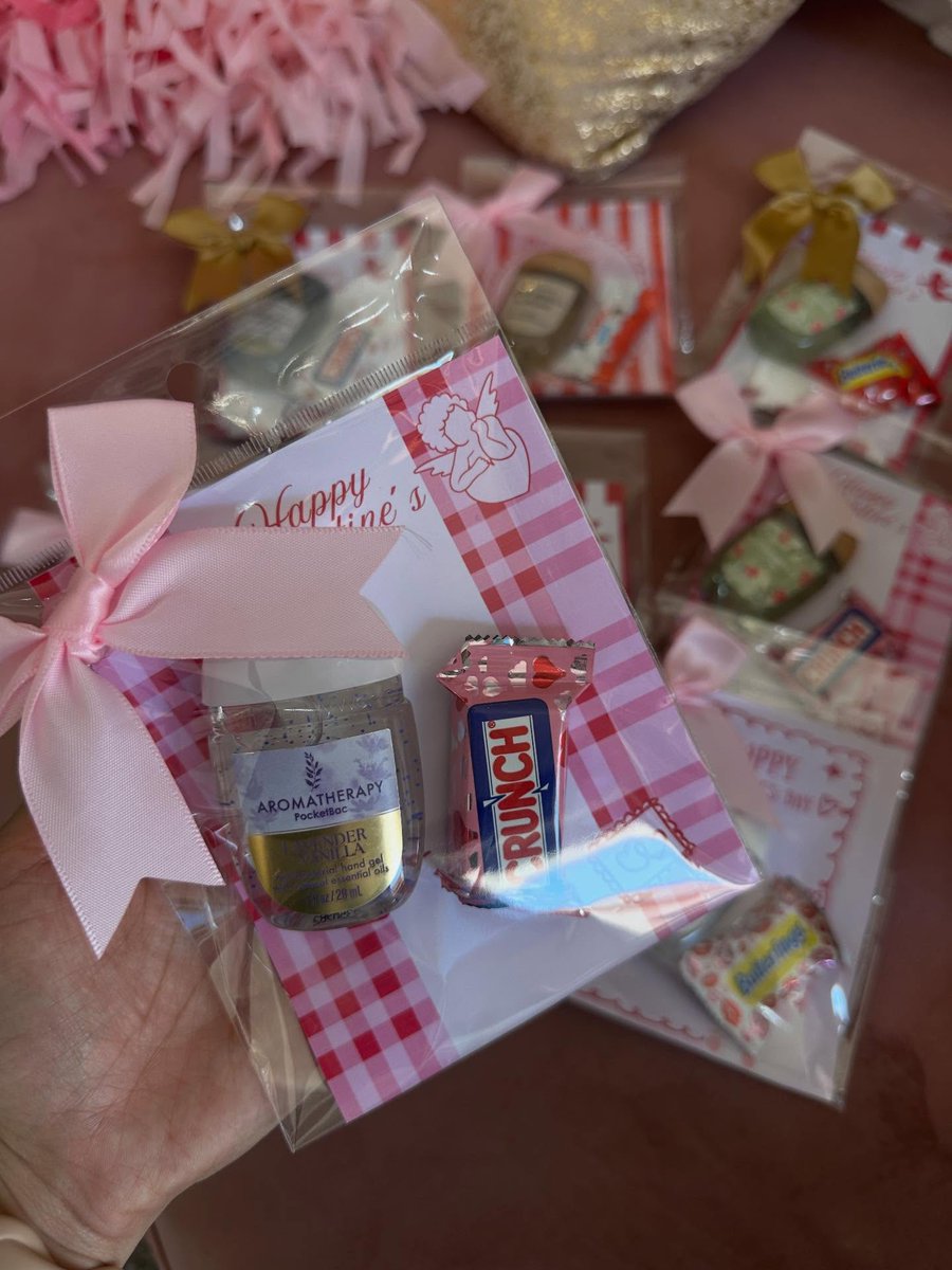 Christianjose92's tweet photo. ¿Ya tienes tus regalos para San Valentín? Sorprende con estos bellos gelesitos + chocolate en empaque listo para regalar. $70 c/u. Haz tu pedido antes de que se agoten. https://t.co/gDQmzwVUcy