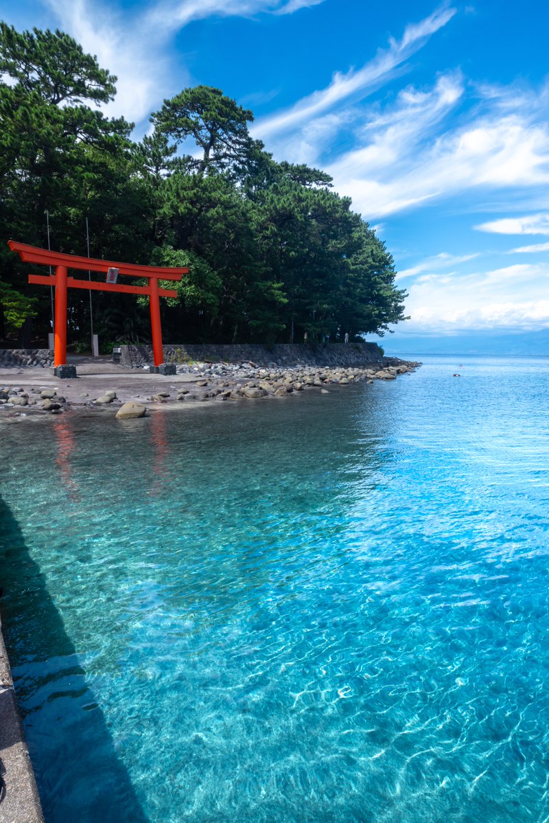 asagi_photo0921's tweet photo. 静岡の海が最高に透明で綺麗でした。 https://t.co/byKwYem170