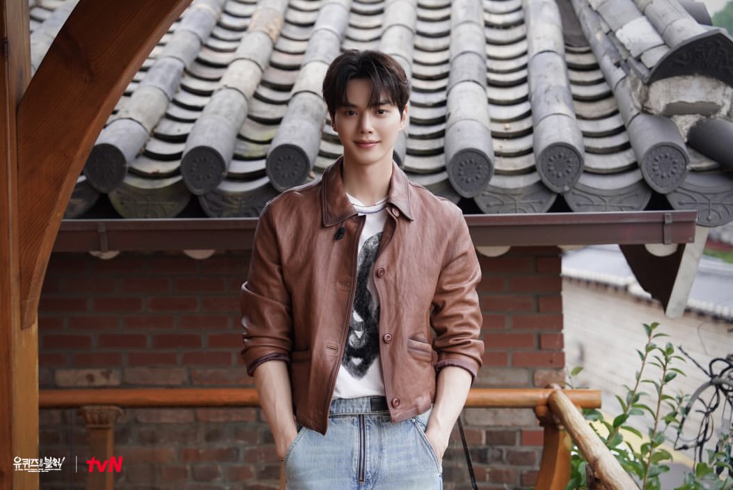 forskg's tweet photo. 260819 youquizontheblock Instagram update 

‘Song Kang, who has no military hiatus’ 

🔗 https://t.co/E6z2W0pKzV

#SongKang #송강 https://t.co/yb36Vs1icE