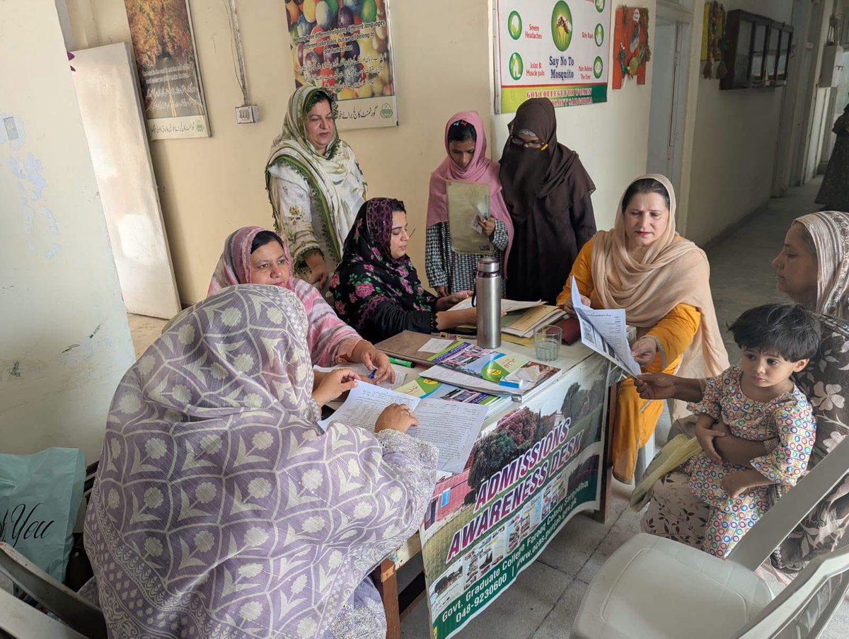 FarooqiansSgd's tweet photo. 🎓 FIRST YEAR ADMISSIONS 2026

Admissions Open at GGCW Farooq Colony, Sargodha! 🌸

📚 Pre-Medical | Pre-Engineering | General Science | ICS | Arts
💻 DIT 2-Year Diploma

✨ Learn • Grow • Succeed
📢 Enroll Now!

#FirstYearAdmissions 
@RanaSikandarH https://t.co/ORmA4Veoi2
