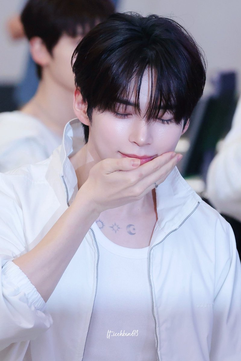 lt_icehbin613's tweet photo. 260819 GMP

#성한빈 #SUNGHANBIN #ソンハンビン
#ZB1 #ZEROBASEONE #제로베이스원 https://t.co/uuRRkMFuHd