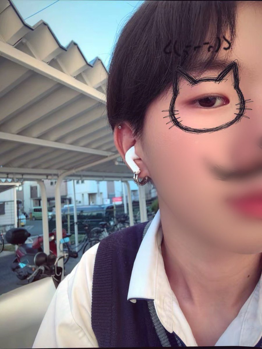 a0_riku's tweet photo. 夏休み終わるから黒に染め直した
 #大阪 #08 #ゲイ https://t.co/cKmQG72HO9