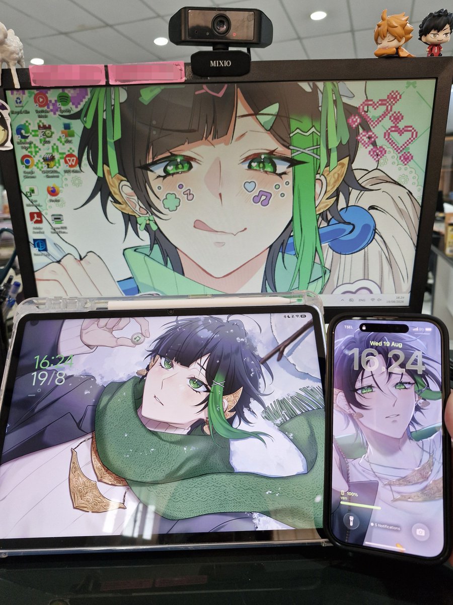 yuyogendra's tweet photo. device pribadi sampe pc kantor full of karya mahadahsyat milik mamah @Kuroyukia2 🥺💚 https://t.co/zxj6rUTbN2