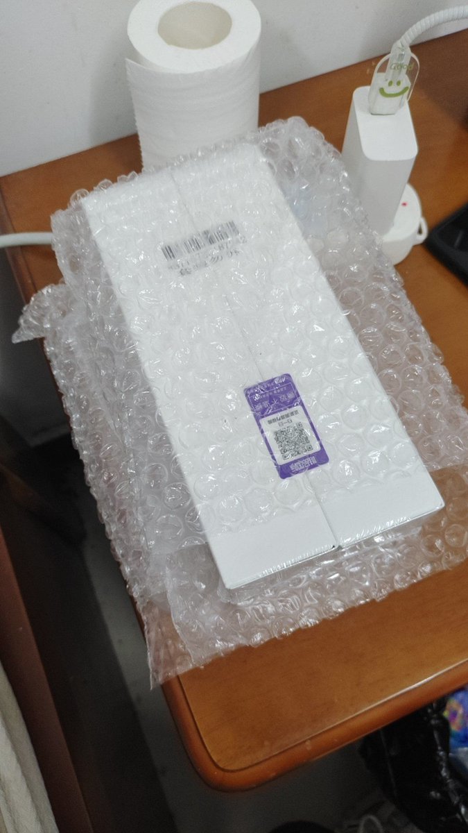 MadisonMargt's tweet photo. Por fin llegó el paquete que esperaba!  La emoción de abrirlo es indescriptible, nada como recibir un pedido nuevo. https://t.co/7vz3XOu1fY
