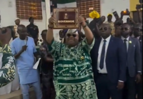 Remidebayo's tweet photo. Adeleke Receives INEC Certificate Of Return https://t.co/wOIJEZhCHn 
@inecnigeria @AAdeleke_01 https://t.co/w7b2Qmhr2v