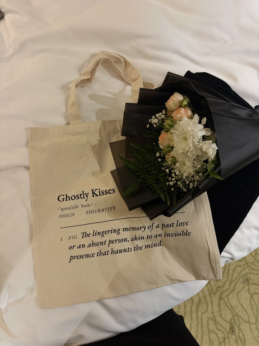 ghostly_kisses's tweet photo. one week of across the pond thank u for listening <3 https://t.co/LQ7wscZvzf