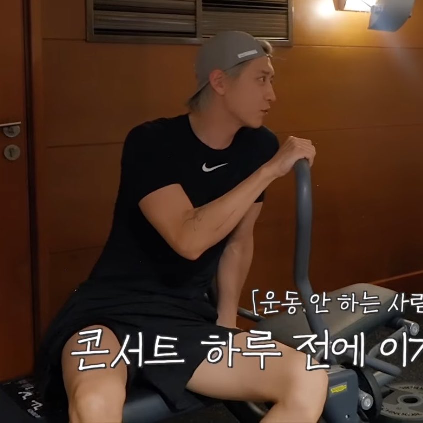 oshcuddles's tweet photo. PARK CHANYEOL YOU’RE SO ATTRACTIVE!!!!!! 🫠 https://t.co/WUmWkACRZH