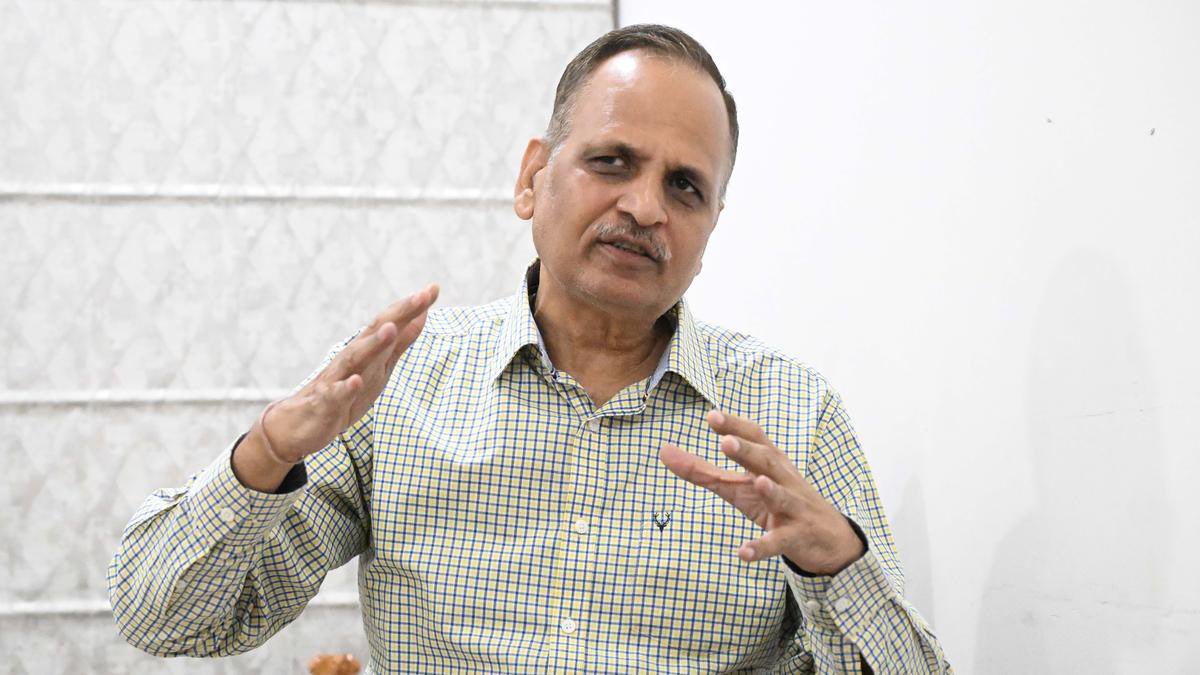 Saurabh_MLAgk's tweet photo. It's very tough to be Satyendra Jain. He always had the easy choice of surrendering before BJP.

Salute 🫡 https://t.co/2h9WGjuZ5u