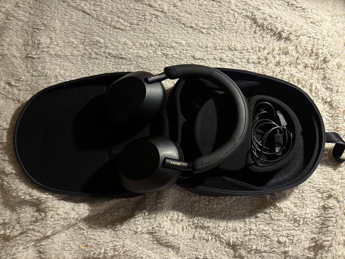 nichaxpst's tweet photo. 🎧 Sony WH-1000XM5 สีดำ
• Wireless + Noise Cancelling

อุปกรณ์ที่ได้
- กล่อง
- หูฟัง
- สาย Audio 3.5 mm, USB สำหรับชาร์ท

Price : 4,500 รวมส่ง
 
🌟ทักมาดูรูปเพิ่มเติมได้นะค้า
📍นัดรับ : บางซื่อ, วงศ์สว่าง, จตุจักร ได้ค่า 
#ส่งต่อ #หูฟังsony #หูฟัง #sony https://t.co/9jgBjIJQu1
