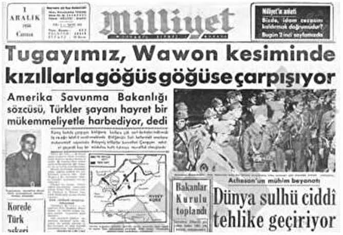 AhmetHakanakc1's tweet photo. Onların BAHANELERİ var?

Gazeteler Kore Savaşı ekleri veriyordu.
Cepheden gelen haberler Manşetlerden giriliyor "Zafer", "Destan", "Türk'ün Gücü" vb. retorikler ile dini literatür ve kavramlar olabildiğine kullanılıyordu. 

"Kore Yolu" isimli bir gazete çıkarıldı. Gazeteye göre, Türk askeri dünya barışını korumak, kızıl kafirlere geçit vermemek için savaşıyordu 
 
Kore harbi bir İman-Küfür mücadelesi olarak sunuluyordu. Diyanet İşleri Başkanı Ahmed Hamdi Akseki Kore harbini destelemek için yaptığı basın toplantısında:

Kore'nin Allah yolu olduğunu, ölenlerin Şehit sayılacağına dair fetva verdi. Kore'de savaşanların Türk Vatanını ve Dinini koruduklarını sık sık tekrarladı.

Şerif Mardin'in amcası Arusi tarikatının lideri Şeyhi Ömer Fevzi Mardin "Kore Savaşına Katılmamızda Dini ve Siyasi Zaruret" isimli bir kitap yazdı. Kitapta Türkiye'nin Allah'ın bayrağını çekmiş hürriyetçilerin önünde canıyla-malıyla savaşan ABD ile birlikte mukaddes bir savaşa katıldığını, bu savaşın cihad ve gaza mahiyetinde olduğunu; Allah için her milletin Kore'ye koştuğunu, yazıyordu.

Dönemin hatta cumhuriyet tarihinin en önemli İslami Mücadelecilerinden Bediüzzaman Said-i Nursi de Kore Harbini desteklemiş, bu savaşın dinsizlere karşı yapılmakta olan bir savaş olduğunu söylemiştir. Öğrencilerinden Bayram Yüksel'i destek mahiyetinde Kore'ye göndermiştir.

Nurettin Topçu Kore şehitleri için "Şehit" başlıklı bir broşür yayınlamıştır.

Örnekleri pek çoktur.

Kore Harbi, Politik bir amaç için İslam Dininin nasıl araçsallaştırıldığına çarpıcı bir örnektir.

Devlet tarafından, halkın İslami DUYARLILIĞI küresel bir çatışmada Amerika lehine kullanılmıştır.

Mücahid Gültekin, Türkiye-ABD İlişkilerinin Psikolojisi, s:144 (kısaltılmıştır)

Dönemin Müslümanları Ceberrut bir Kemalizm'den Amerika'ya sığınmış, onu güvenli bir kucak olarak görmüşlerdi. Amerika'nın ne olduğunu kim olduğunu bilmiyorlardı...

Bahaneleri var.

Ya bizim?
