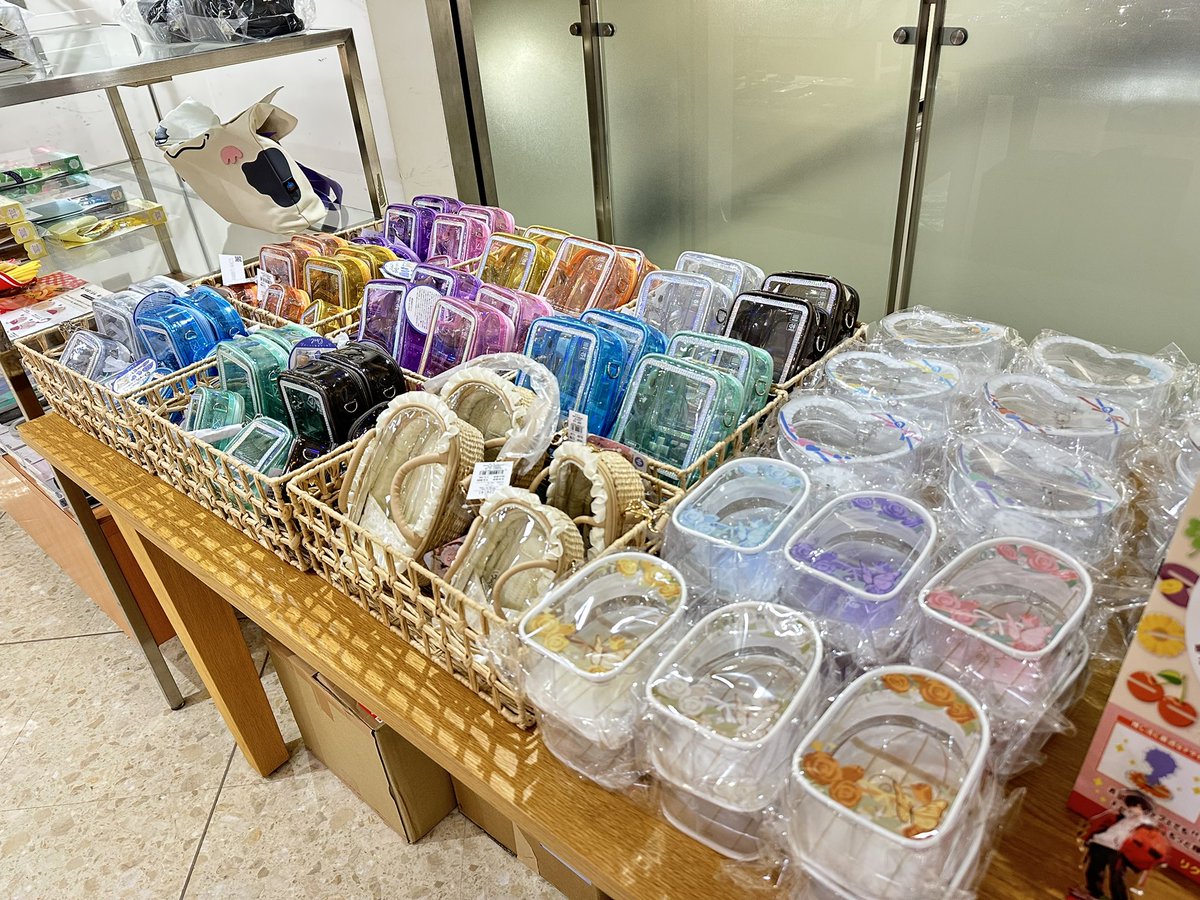 jeken_ikebukuro's tweet photo. ＼開催🎉／

8/20よりジェイホビ研究所出張所が、ながの東急百貨店に登場！

アクキー台座をはじめ、推し活グッズ・ぬい服・ぬいポーチなどを販売します！

長野県のみなさま、ぜひ遊びに来てください🙌

📅開催期間
2026年8月20日(木)～9月8日(火)
📍開催場所
ながの東急百貨店
本館5階 エスカレーター横

#ジェイホビ研究所