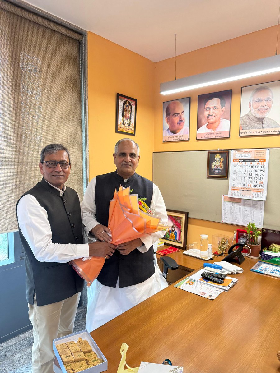 Omkar_Raii's tweet photo. कार्यकर्ताओं के प्रेरणास्रोत, भारतीय जनता पार्टी के राष्ट्रीय संगठक, मेरे अभिभावक एवं मार्गदर्शक,श्रद्धेय नागेंद्र जी का स्नेह और आशीर्वाद प्राप्त करने का सौभाग्य प्राप्त हुआ।

Blessed to receive the affection and blessings of Shraddheya Nagendra ji, Rashtriya Sangathak of the Bharatiya Janata Party—an inspiration to countless karyakartas and a mentor and guide to me.

#BJP #NagendraJi

#BJP #भाजपा