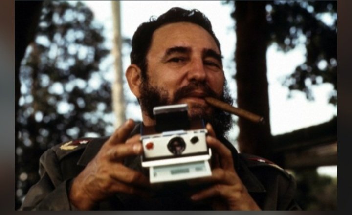 Omarito851's tweet photo. En el #DíaMundialDeLaFotografia también está presente nuestro Líder Histórico.  #100AñosConFidel https://t.co/RJragdqtyc