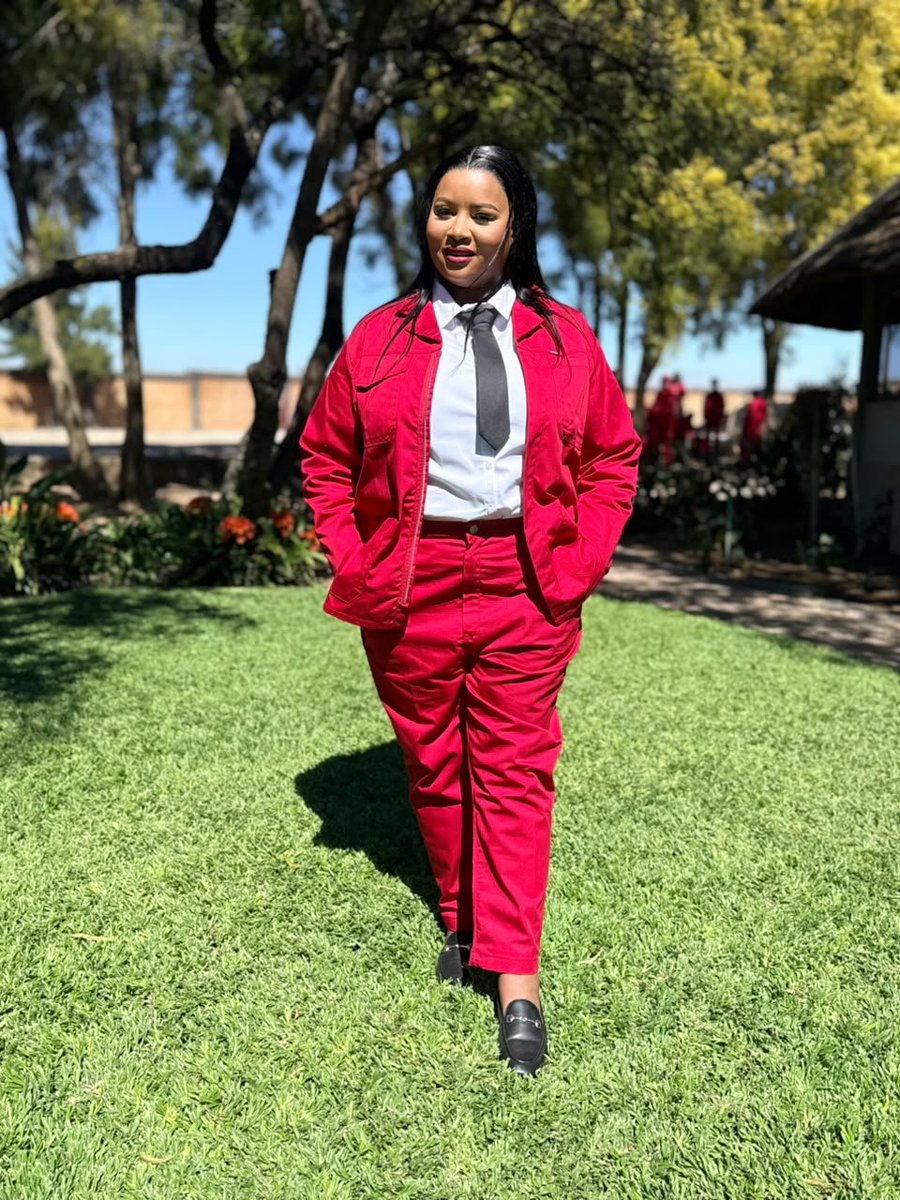 MapulaMokgosang's tweet photo. After 4th November, Mogalakwena will be painted red. Our communities will be serviced and young people will no longer roam the streets without hope.
Ya tsena EFF Mogalakwena โ๐พโฃ๏ธ
#VoteEFF
#VoteEFF2026LGE https://t.co/dOTqF4SsVq