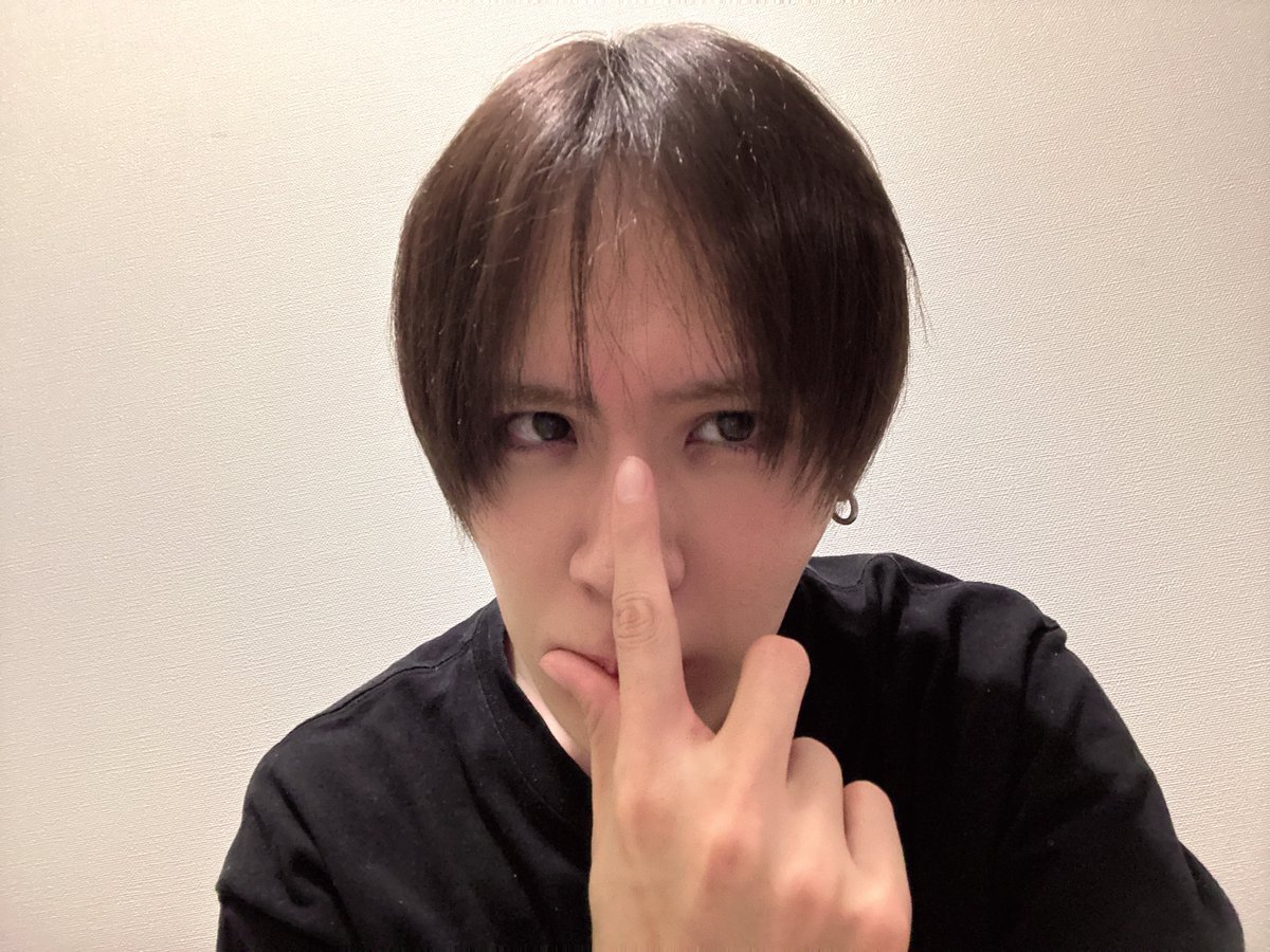 official_yuta14's tweet photo. やぁ、お久しぶり。
生きてます。

Newcolor！！！
どうせすぐ色落ちる！！！

いいっすか？ https://t.co/O6EKzy3mkj