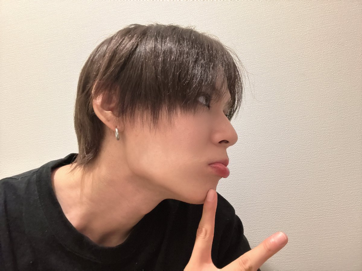 official_yuta14's tweet photo. やぁ、お久しぶり。
生きてます。

Newcolor！！！
どうせすぐ色落ちる！！！

いいっすか？ https://t.co/O6EKzy3mkj