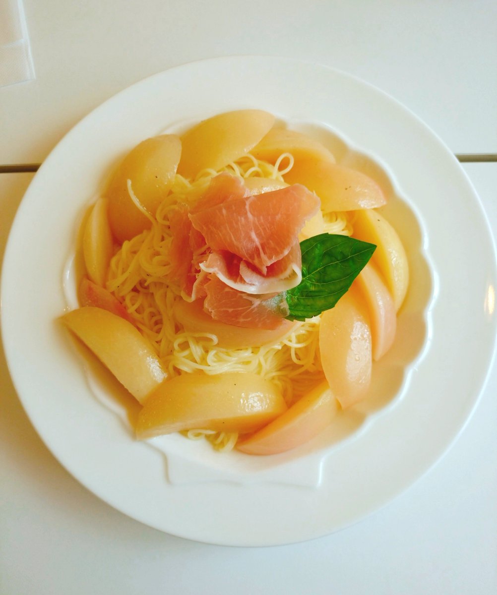 ChizuruECHIGO's tweet photo. 🍑桃と生ハムの冷製パスタ🍝
やっといただきに行けました！
オシャレな味がしました⟡.*
いつもありがとうございます♡
@ninoheyoshino
#カフェレストランよしの #桃と生ハムの冷製パスタ #越後農園 #まどか #桃 https://t.co/1o17ZYEgbj