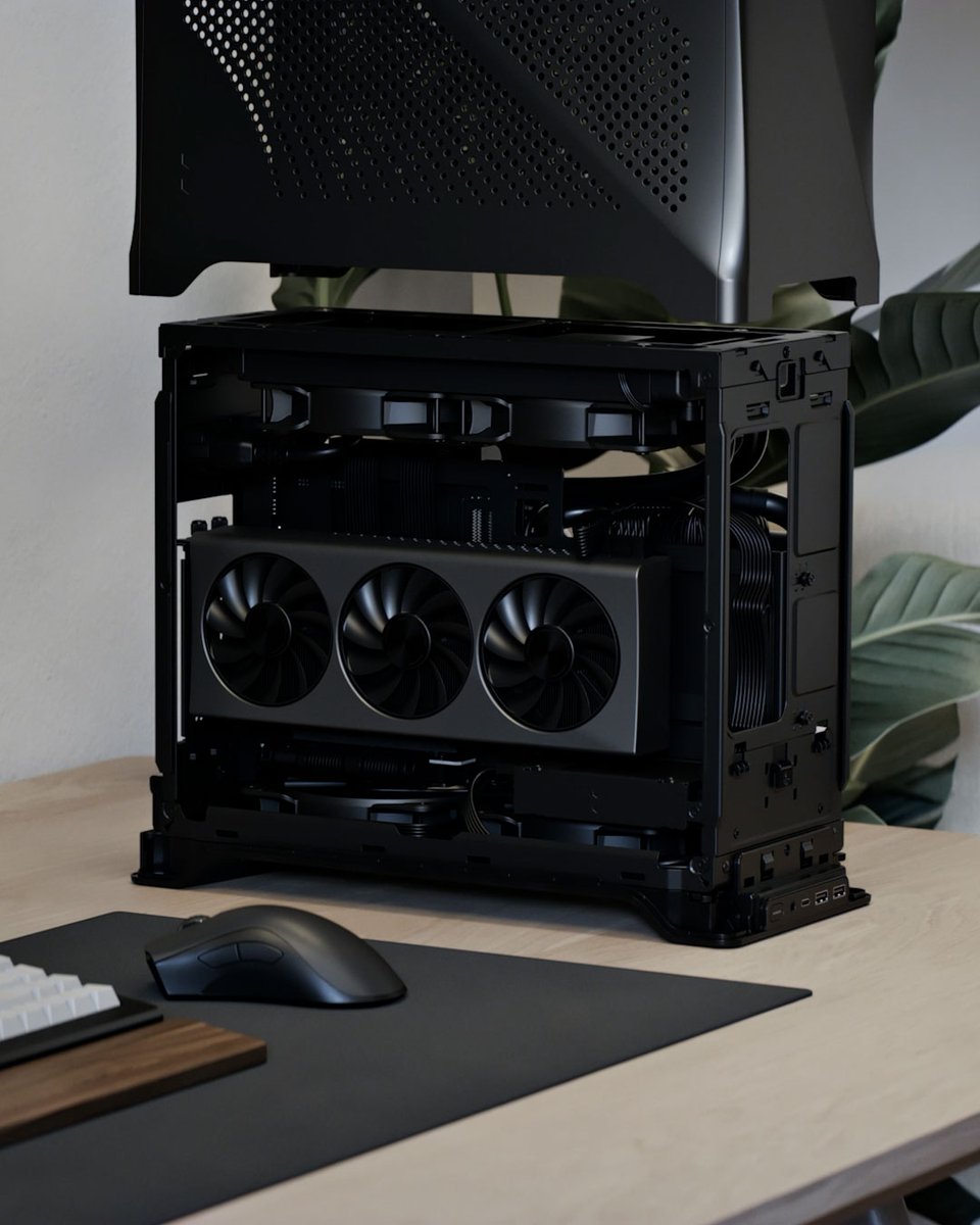 fractalofficial's tweet photo. Console-like format. PC-level freedom. https://t.co/4xPbieVD6A