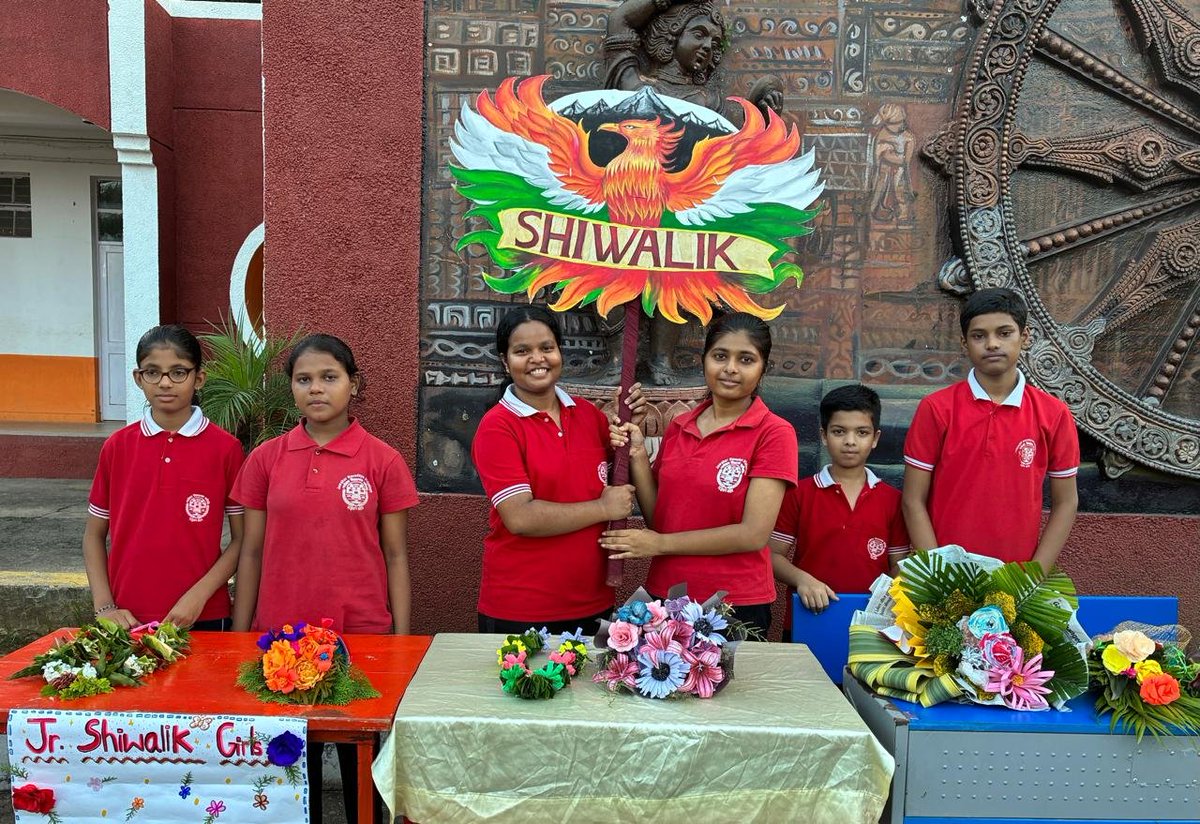 JNV_Cuttack's tweet photo. 🌺 Learning by Doing • Creating with Joy • Growing through Experience! 🌿
FlowerBouquetAndGarlandMaking competition at PM SHRI Jawahar Navodaya Vidyalaya, Cuttack#LearningByDoing #ExperientialLearning #PMShriJNV  #CreativityInAction@#nvs_hq@#nvsrobbsr@#eduminofindia https://t.co/D2JFILuznK