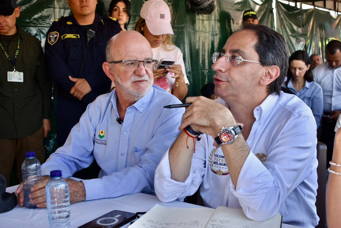 jrestrp's tweet photo. Estamos en Chinchiná, escuchando directamente a la comunidad, a las familias afectadas por el terremoto y a los comerciantes que necesitan respuestas.

Desde el PMU coordinamos con las autoridades locales las acciones para iniciar cuanto antes la reconstrucción del municipio, recuperar las viviendas y la infraestructura afectada y apoyar la reactivación del comercio.

Como nos ordenó el Presidente @ABDELAESPRIELLA la reconstrucción empieza aquí, en el territorio, escuchando a la gente y actuando frente a sus necesidades.