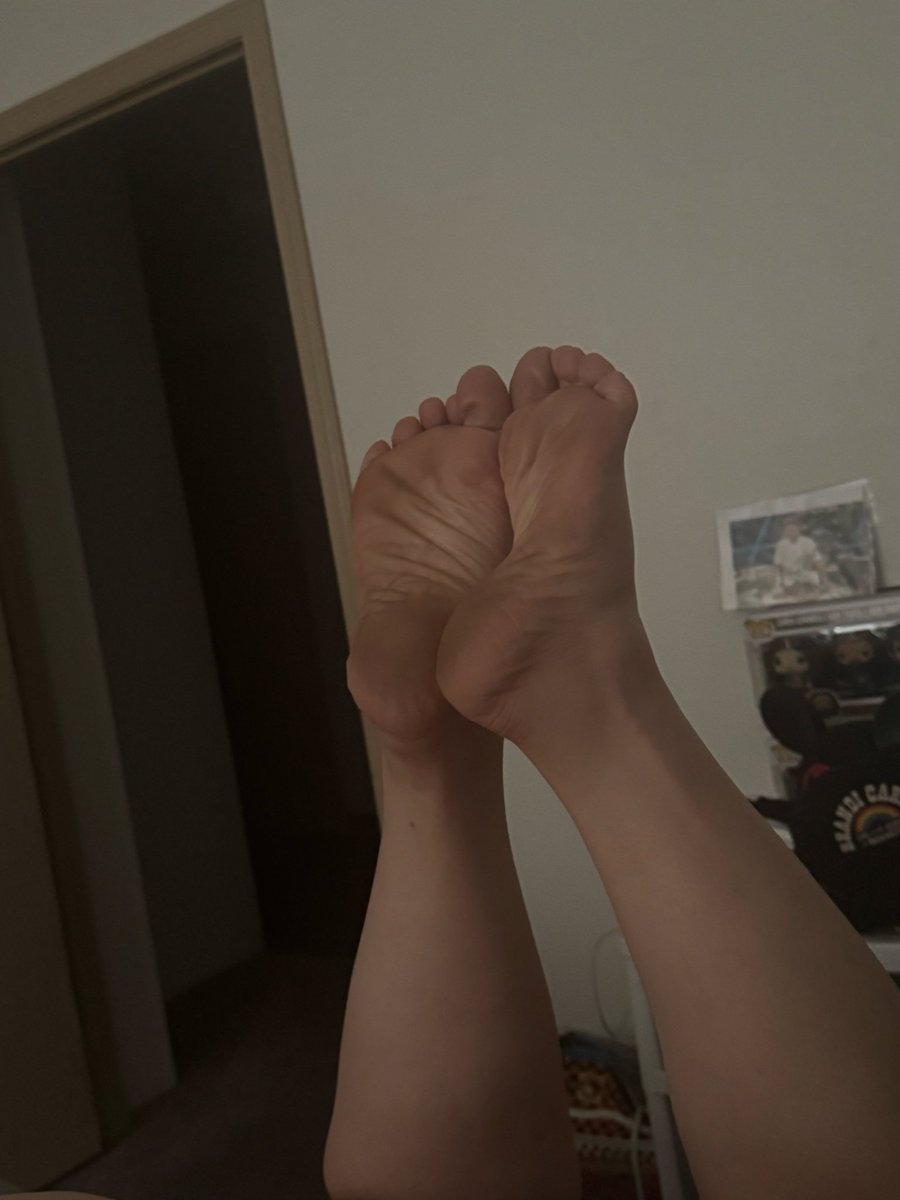 ceemyfeet69's tweet photo. Some morning soles! #maturefeet #soles #feet #footfetısh #barefeet https://t.co/leocNBMig3