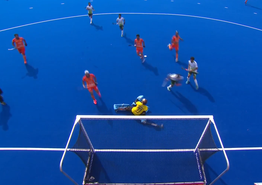 geosupertv's tweet photo. HANAN SHAHID STRIKES AGAIN! 🔥🏑
He scores his second goal of the match as Pakistan cut India’s lead to 5-3! ⚡
#PAKvIND #HockeyWorldCup2026 https://t.co/TatJipefs2