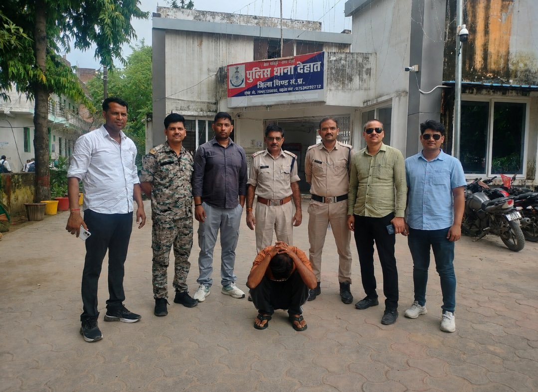 spbhind's tweet photo. देहात पुलिस द्वारा 12 वर्ष पुराने 10,000/- रुपये के इनामी स्थाई वारंटी को किया गिरफ्तार। https://t.co/vDEdF8lPSK