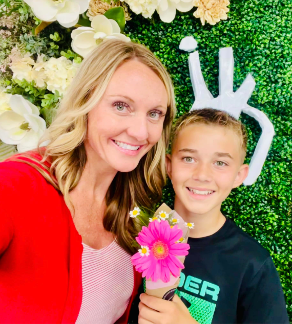 JavierMora70883's tweet photo. Thanks for everything mom love you 💕💕💕 https://t.co/jOa7ZHgHxY