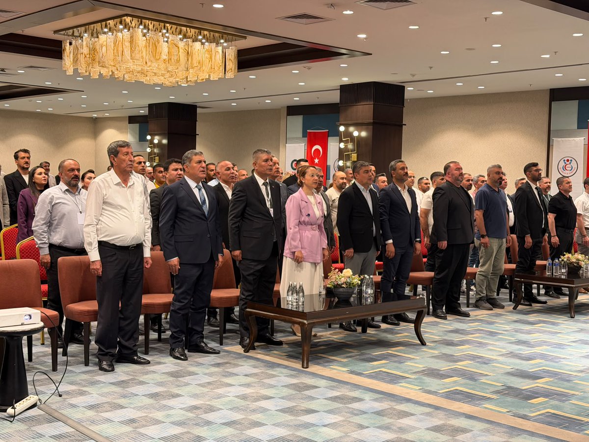 ozsagliksen's tweet photo. GAZİANTEP ŞUBEMİZİN 2. OLAĞAN GENEL KURULU YAPILDI ŞUBE BAŞKANIMIZ MEHMET GÖRGEL GÜVEN TAZELEDİ

Sendikamız Gaziantep Şube Başkanlığı 2. Olağan Genel Kurulu’nda tek liste halinde gidilen seçimlerde Şube Başkanlığına Mehmet Görgel yeniden seçilirken, şube yönetimi ise Mücahit Ergün, Gülbahar Yıldırım, İhsan Punar ve Sibel Emre’den oluştu.

⬇
https://t.co/cj72M1fG0G