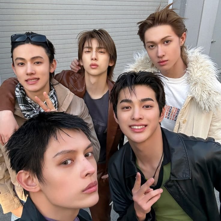 20thcenturyleo's tweet photo. looking for interactive moots! #moothunt

✿ 18
✿ afrolatino
✿ not new to #stantwt but new to #kpoptwt
✿ multi stan 
✿ ults - lngshot, cortis, &amp; f5ve h2h
✿ other stans - txt, aespa, ciiu, nct wish, wayf boys,njz
✿ multifandom
♡ / ↻ are highly appreciated! #moot me up pls! https://t.co/EFHMWrfSmi