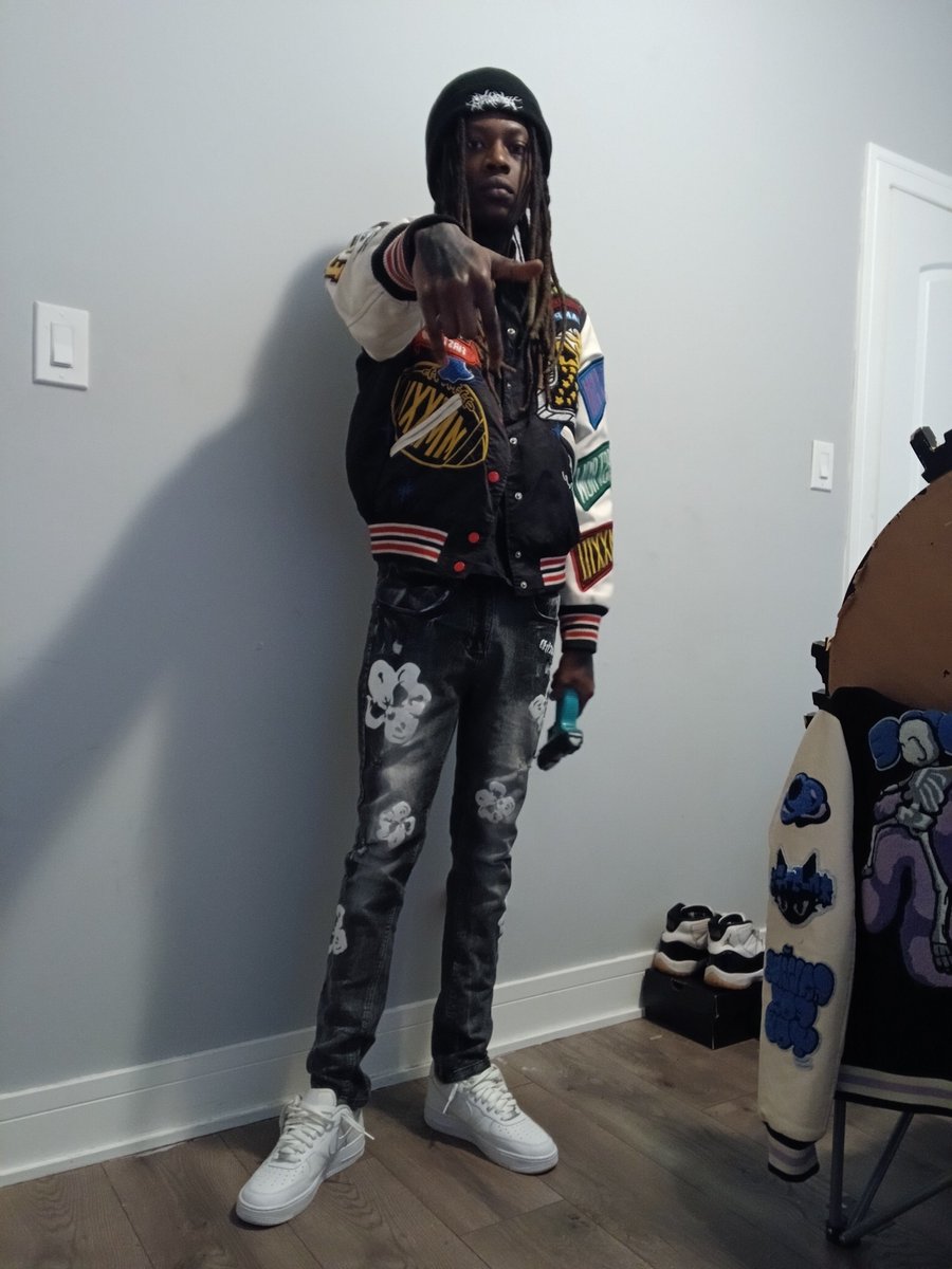jamarionomerta's tweet photo. Wea da freaks at single get at me🖤#chi #freaks #chi https://t.co/EI7QmSMqMo