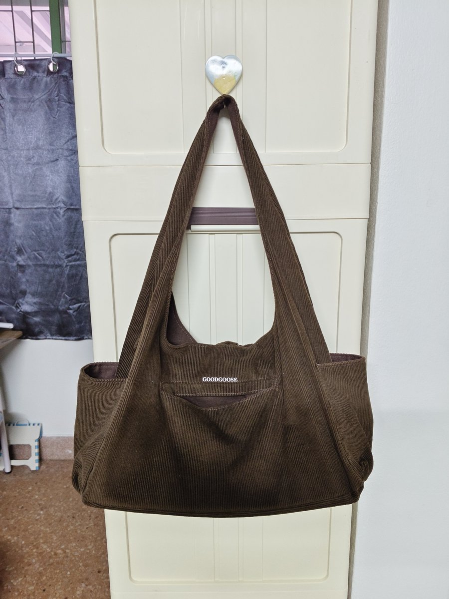Spyypt's tweet photo. ส่งต่อ กระเป๋า goodgoose สีน้ำตาล
ราคา 290 ส่งฟรี (ราคาเต็ม 600+)
#goodgoose #ส่งต่อกระเป๋า #ส่งต่อ #กระเป๋ามือ2 #knackbag #กระเป๋าสะพายข้าง #กระเป๋าพร้อมส่ง #กระเป๋ามือสอง #เสื้อผ้ามือสอง #เสื้อผ้ามือสองสภาพดี #ส่งต่อเสื้อผ้า https://t.co/4aaIo4SVVh