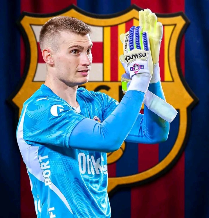 _Kingdera5's tweet photo. 𝗕𝗥𝗘𝗔𝗞𝗜𝗡𝗚: Barcelona has reportedly reached an agreement with Croatian goalkeeper Dominik Livaković.

The Spanish club will pay Fenerbahçe around €3M + bonuses before loaning the 31-year-old goalkeeper to Dinamo Zagreb for one season and would then return to Barça a year later following Wojciech Szczęsny’s contract expiry. 
#Laliga
#FCBarcelona
#Fenerbahçe
#DinamoZagreb