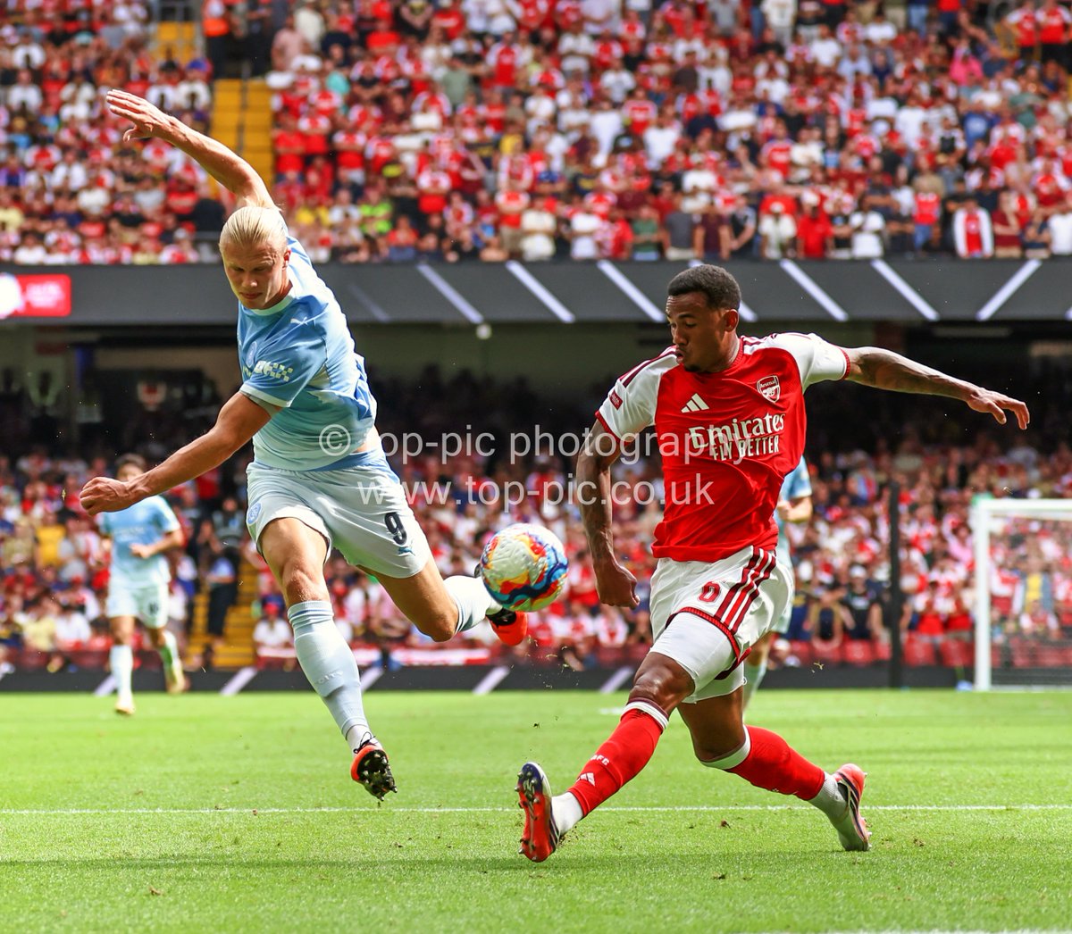 toppiccouk's tweet photo. (2/3) @Arsenal 3 v 0 @ManCity in the @FA #communityshield at the #PrincipalityStadium in #Cardiff on 16/8/26 #arsenal #mancity #football #canon #eosr5 all images copyright #getintouch for use, prints, booking - https://t.co/UzA6oe6o7X https://t.co/o68NYI88Q3