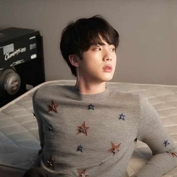 archvforksj's tweet photo. i will NEVER get over this cunty look of seokjin. https://t.co/NaAYQefR3Z