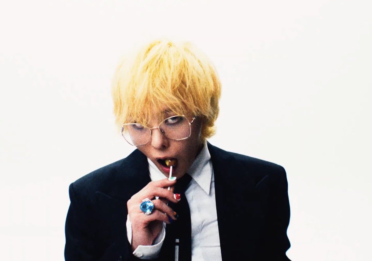 jiyongvamp's tweet photo. the category is: lethal face card 😮‍💨 https://t.co/MAMfInZNTc