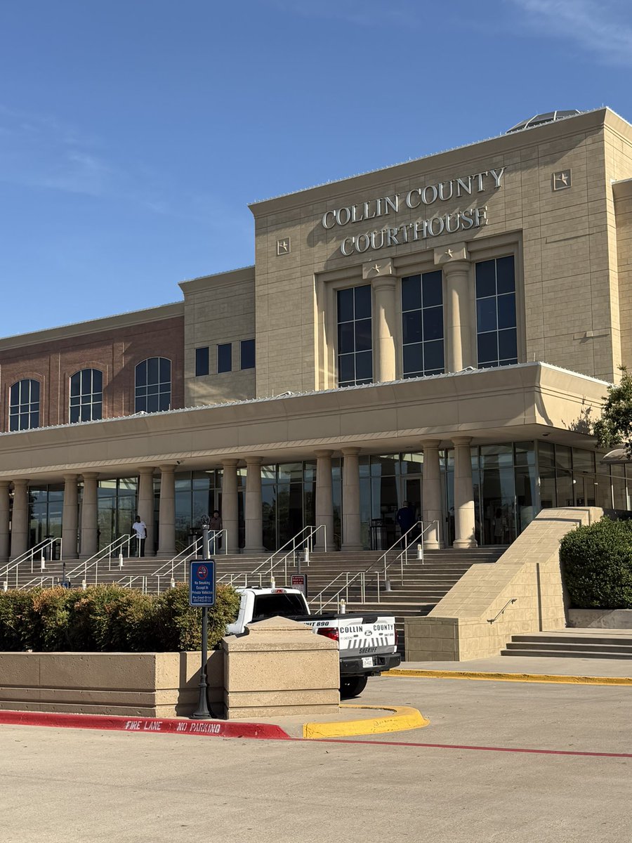 TrueCrimeBelieb's tweet photo. Outside the Collin County Courthouse for the Karmelo Anthony Hearing

This place is PACKED https://t.co/iCZ5XyGJft