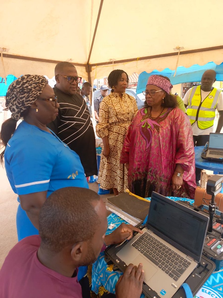 elecamofficiel's tweet photo. ELECAM Vice-President Mme AMUGU née ABENA EKOBENA Appoline, with Mr. Mbonda Elie & Prof. Bomba Nkolo Cécile, met Centre Region field staff to strategize on boosting voter registration ahead of the 31 Aug 2026 deadline.
#ELECAM #RegisterNow #DeadlineAugust31 https://t.co/XdI8JHTBbY