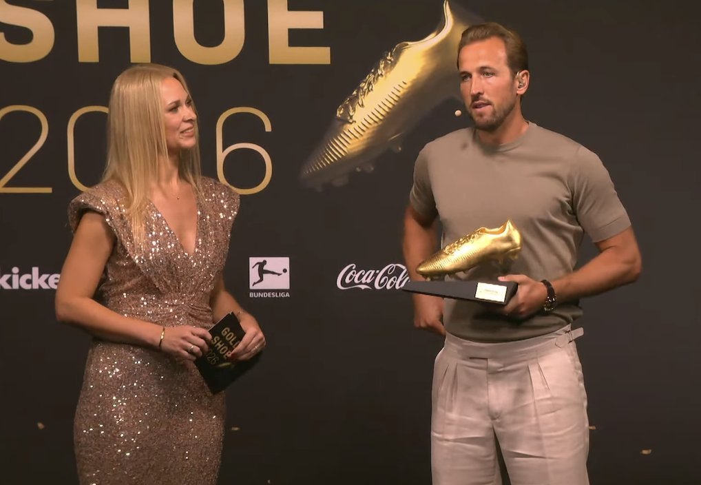 VibesFoot's tweet photo. 🗣️ Harry Kane 🏴󠁧󠁢󠁥󠁮󠁧󠁿 : « Je suis au sommet de ma carrière. La saison dernière a été, sans aucun doute, 𝗹𝗮 𝗺𝗲𝗶𝗹𝗹𝗲𝘂𝗿𝗲 𝘀𝗮𝗶𝘀𝗼𝗻 𝗱𝗲 𝗺𝗮 𝗰𝗮𝗿𝗿𝗶𝗲̀𝗿𝗲. » https://t.co/Tn3Qj1OfyI