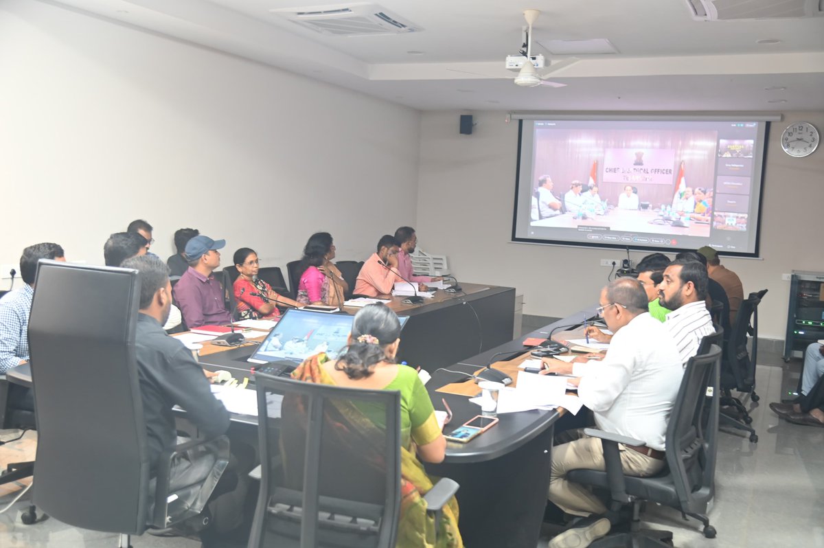 Collector_JGTL's tweet photo. SIR ప్రక్రియను పకడ్బందీగా పూర్తి చేయాలి : CEO సి.సుదర్శన్ రెడ్డి

జిల్లా కలెక్టర్లతో VC నిర్వహించిన రాష్ట్ర ప్రధాన ఎన్నికల అధికారి

డ్రాఫ్ట్ ఓటరు జాబితాపై క్లెయిమ్స్, అభ్యంతరాలు గడువులోపు పరిష్కరించాలి.
మ్యాపింగ్ కాని 40,683 మందికి, 1.75 లక్షల అనామలీస్‌కు జగిత్యాలలో నోటీసులు జారీ.
ప్రతి ఓటరు హక్కు పరిరక్షణకు చర్యలు. #SIR #Jagityal #TelanganaElections  #VoterList #Telangana  #SpecialIntensiveRevision
@ECISVEEP @SpokespersonECI @IPRTelangana @CEO_Telangana