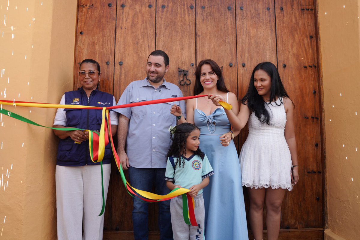 YamilHAranaP's tweet photo. Prometido y cumplido: Mompox tiene un nuevo centro del conocimiento y es también una puerta al futuro.

La Biblioteca Pública Pedro Salcedo del Villar ahora es un espacio completamente transformado: recuperamos su arquitectura patrimonial del siglo XVIII y la dotamos con:

🔹Internet de alta calidad
🔹20 computadores
🔹5 tabletas
🔹Televisor, proyector y mucho más. 

Es la primera biblioteca digital del sur del Caribe colombiano. Patrimonio y tecnología, juntos para construir el futuro de Bolívar.