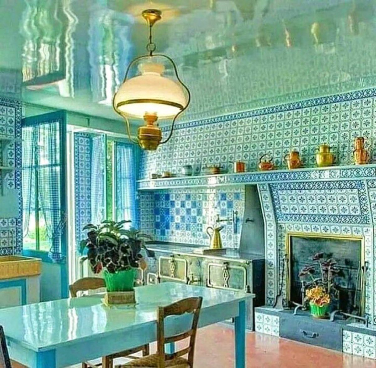 allontanarsio's tweet photo. Claude Monet's house kitchen, in Giverny https://t.co/ZCOz3plNni
