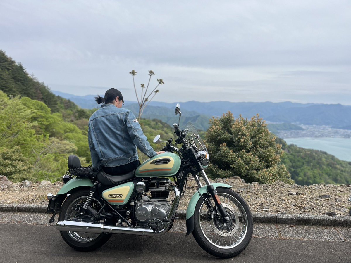 damoe_moto's tweet photo. #819の日　#バイクの日
#royalenfield #meteor350 
滑り込みセーフ
エンゼルラインにて https://t.co/xw4anF4iUt