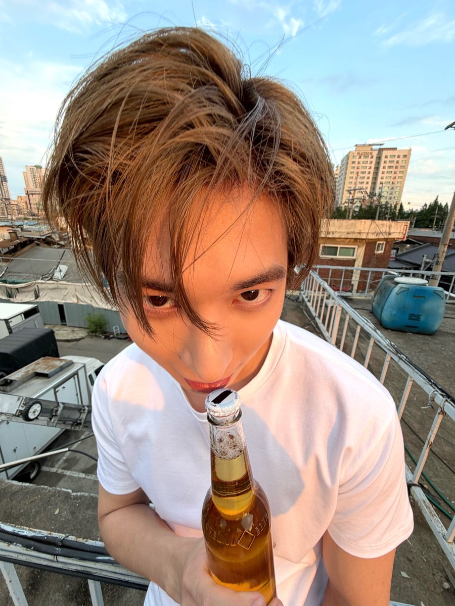 BM_Y0uTH's tweet photo. 이런구도로찍으면지가씹졸귀라는거다아니까찍어오는거겠지진짜칭찬해주고싶어서미친다 https://t.co/A5EduE4YSF