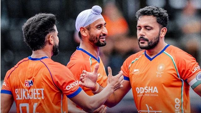 mufaddal_vohra's tweet photo. 20 MATCHES.
10 YEARS. 
18 WINS. 
0 LOSS. 

 India defeats Pakistan 5-3 at the 2026 Hockey World Cup to extend their unbeaten streak over Pakistan since 2016. 🇮🇳🏑 https://t.co/aSKLFybjOJ