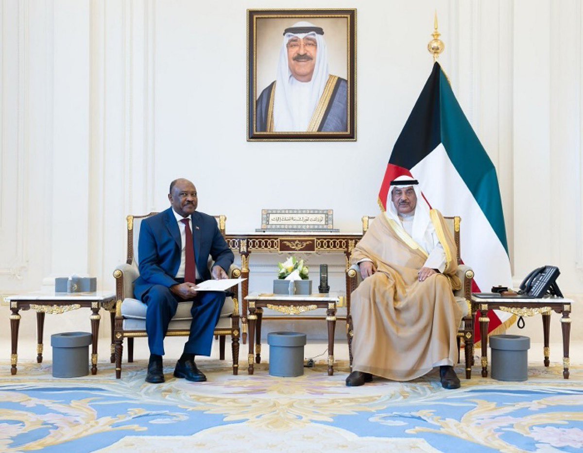 TammNews's tweet photo. سمو أمير البلاد يتسلم رسالة خطية من رئيس مجلس السيادة الانتقالي بالسودان
- تسلمها سمو ولي العهد من وزير الخارجية والتعاون الدولي السوداني محيي الدين سالم
#FelizMiércoles
#RunItTourInChile
#Fotografía https://t.co/LevJSs2aDi